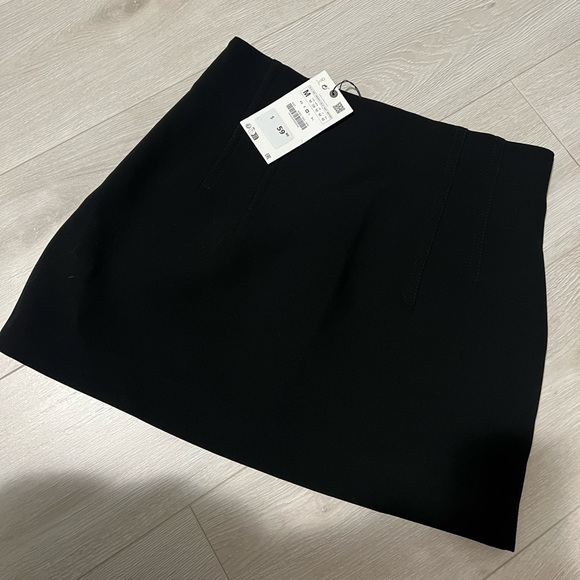 Zara Mini Skirt - Picture 1 of 5